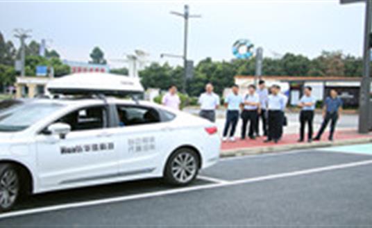 四川省經信廳副廳長皮亦鳴蒞臨華體科技考察5G智慧燈桿發展情況